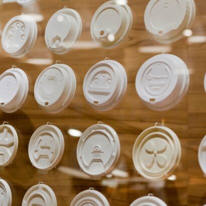 Exploring the Benefits of Disposable Cup Lids for Coffee Lovers