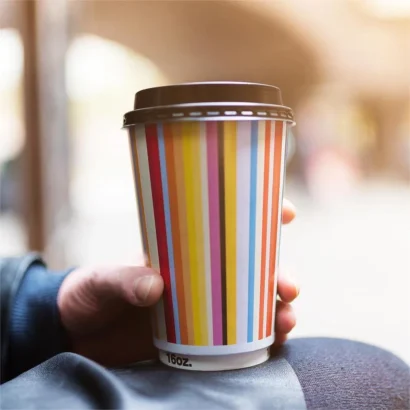 Wholesale 16 Oz/20 Oz Double PE Wall Paper Cups with Lids for Drinks